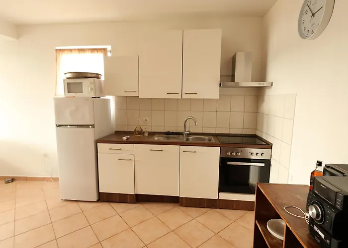 Marin Next To The Apartman Sveti Petar (Zadar)