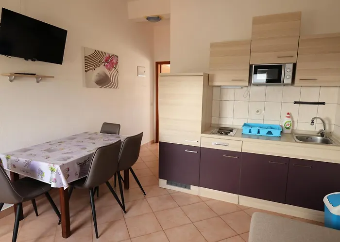 Marin Next To The Apartman Sveti Petar (Zadar)